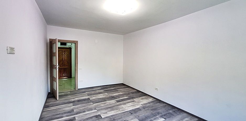 Racadau, apartament decomandat, renovat,  57mp utili, etaj 1, pret 119500 euro - Poză 3