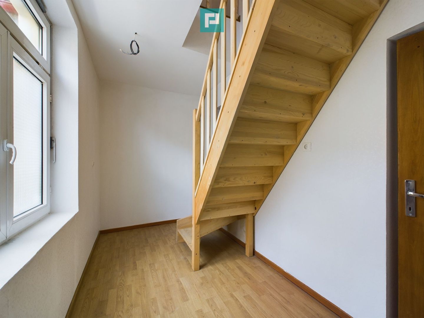 Casă cu 4 camere, renovată, în zona Gării de Nord - Poză 9