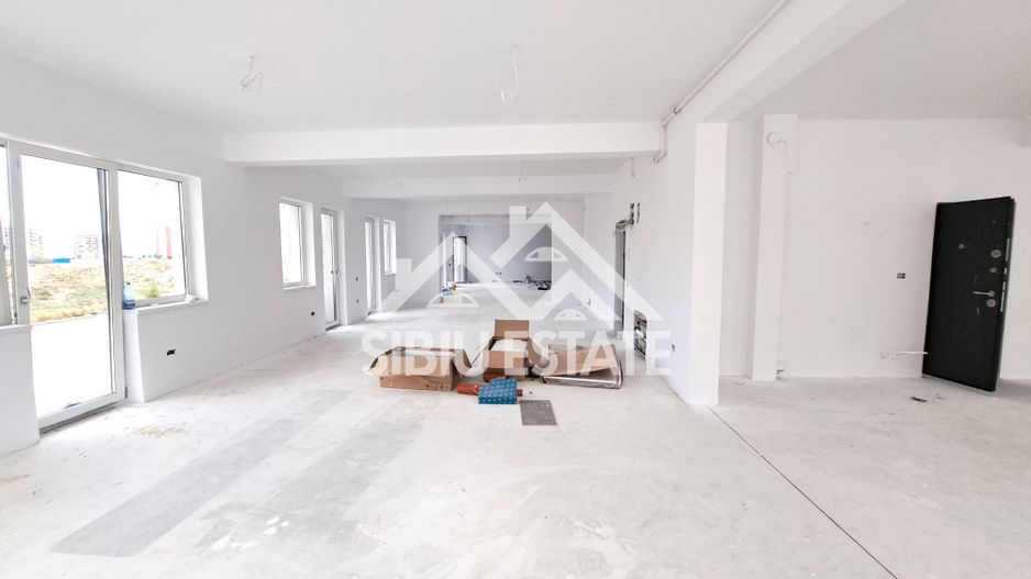 Spatiu comercial 190 mp vitrine la strada, dublu acces, parcari - Poză 1