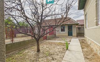 Casă cu teren generos, zonă centrală, Curtici - Poză 25