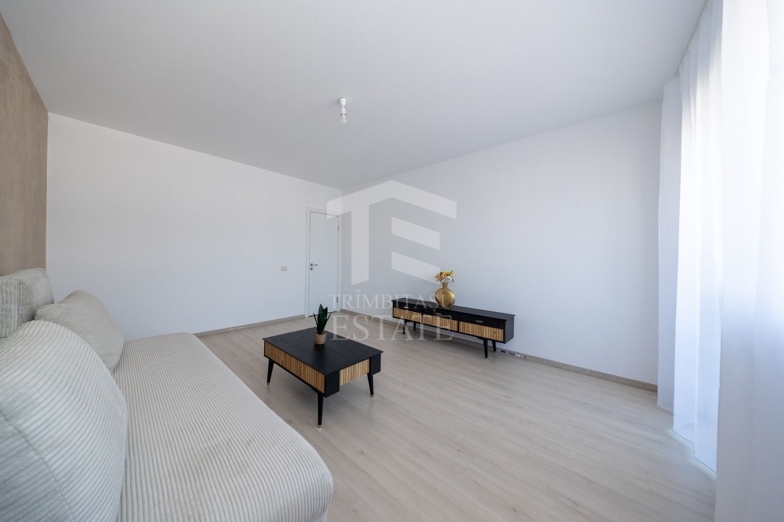 Subcetate|Coresi-Apartament 2 camere 60 mp+loc de parcare - Poză 3