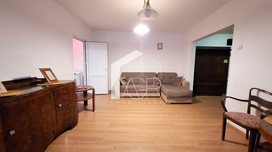 Apartament cu 2 camere de vanzare, zona Central - Poză 1