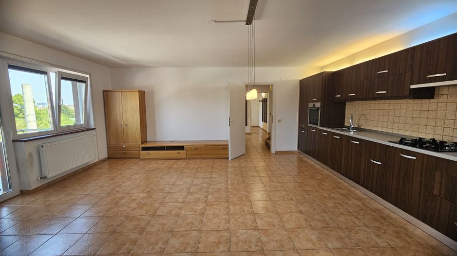Apartament de inchiriat 6 camere 179 mp Etaj 2 + mansardă - Poză 2