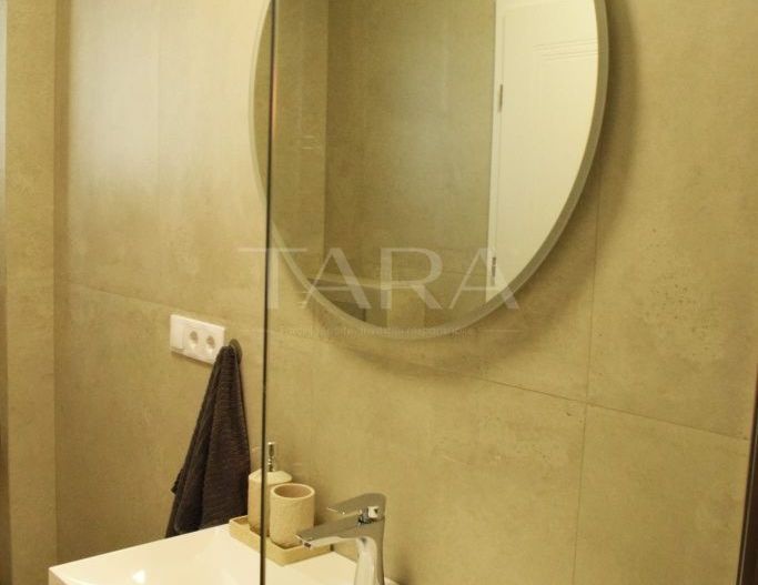 Apartament cu 3 camere, 2 băi, 2 logii și parcare subterană. - Poză 5