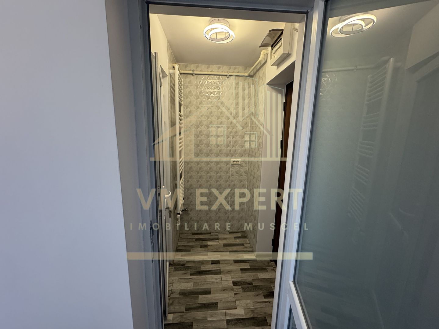 SPAȚU COMERCIAL 34 MP CAMPULUNG VIZAVI DE CENTRU MEDICAL CLUBUL SANATĂȚII - Poză 15