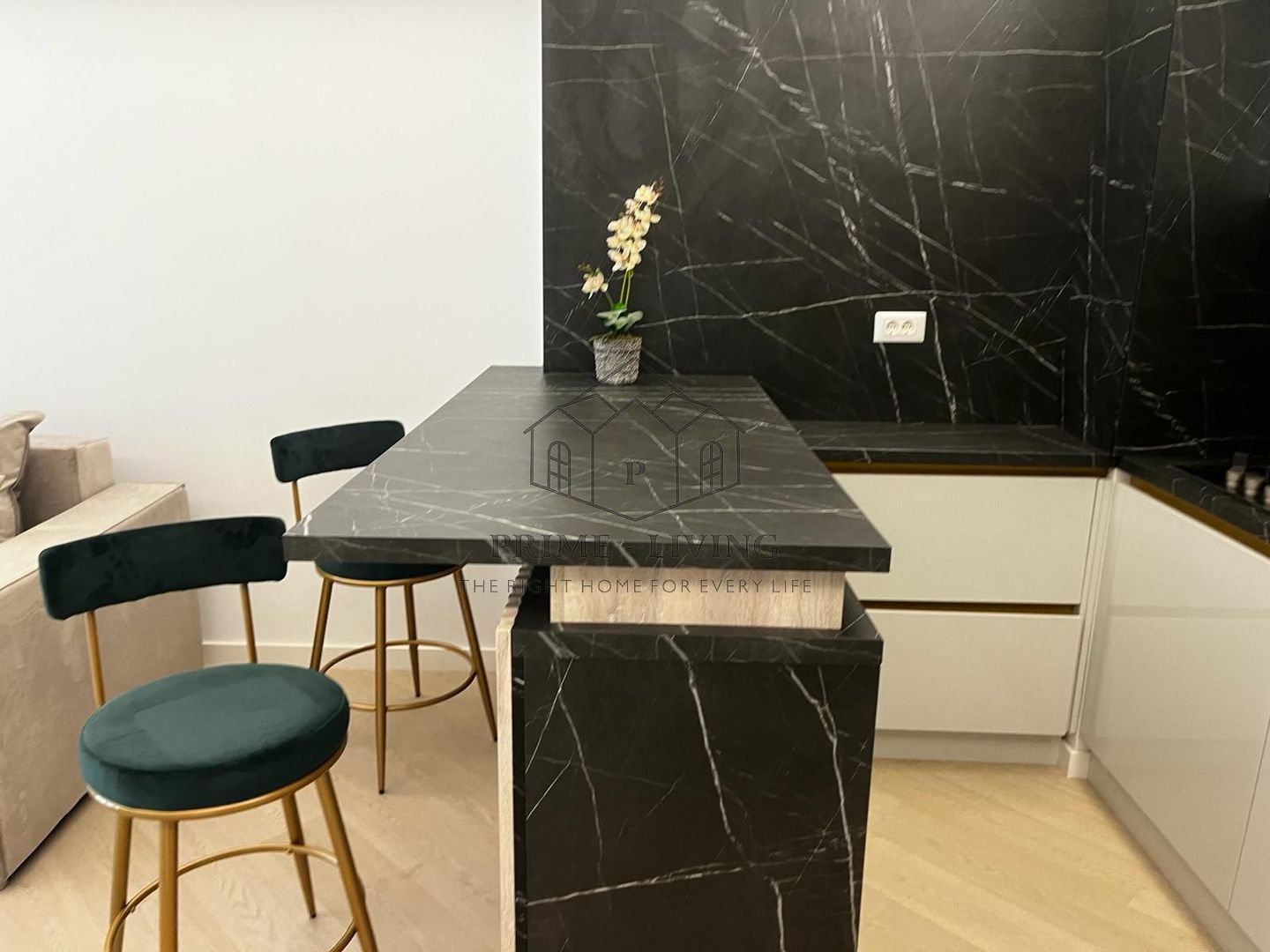 APARTAMENT COCHET CU 2 CAMERE LA INCHIRIERE IN CORTINA NORD - Poză 3