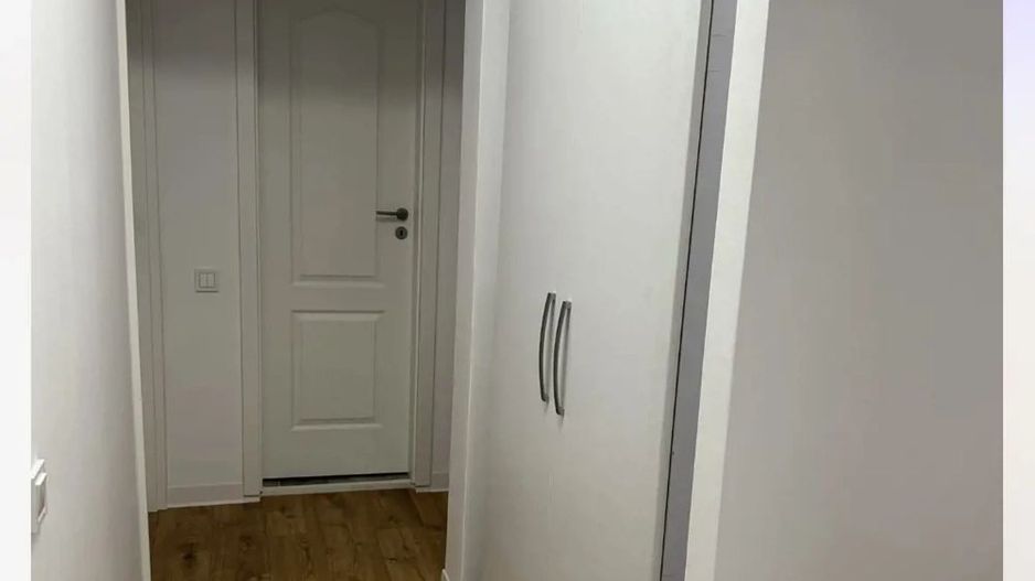 De vanzare apartament 3 camere renovat total, Rahova/Teius - Poză 5