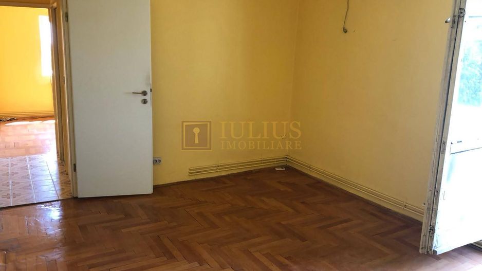 Apartament cu potențial; decomandat– Ideal pentru renovare completă. - Poză 1
