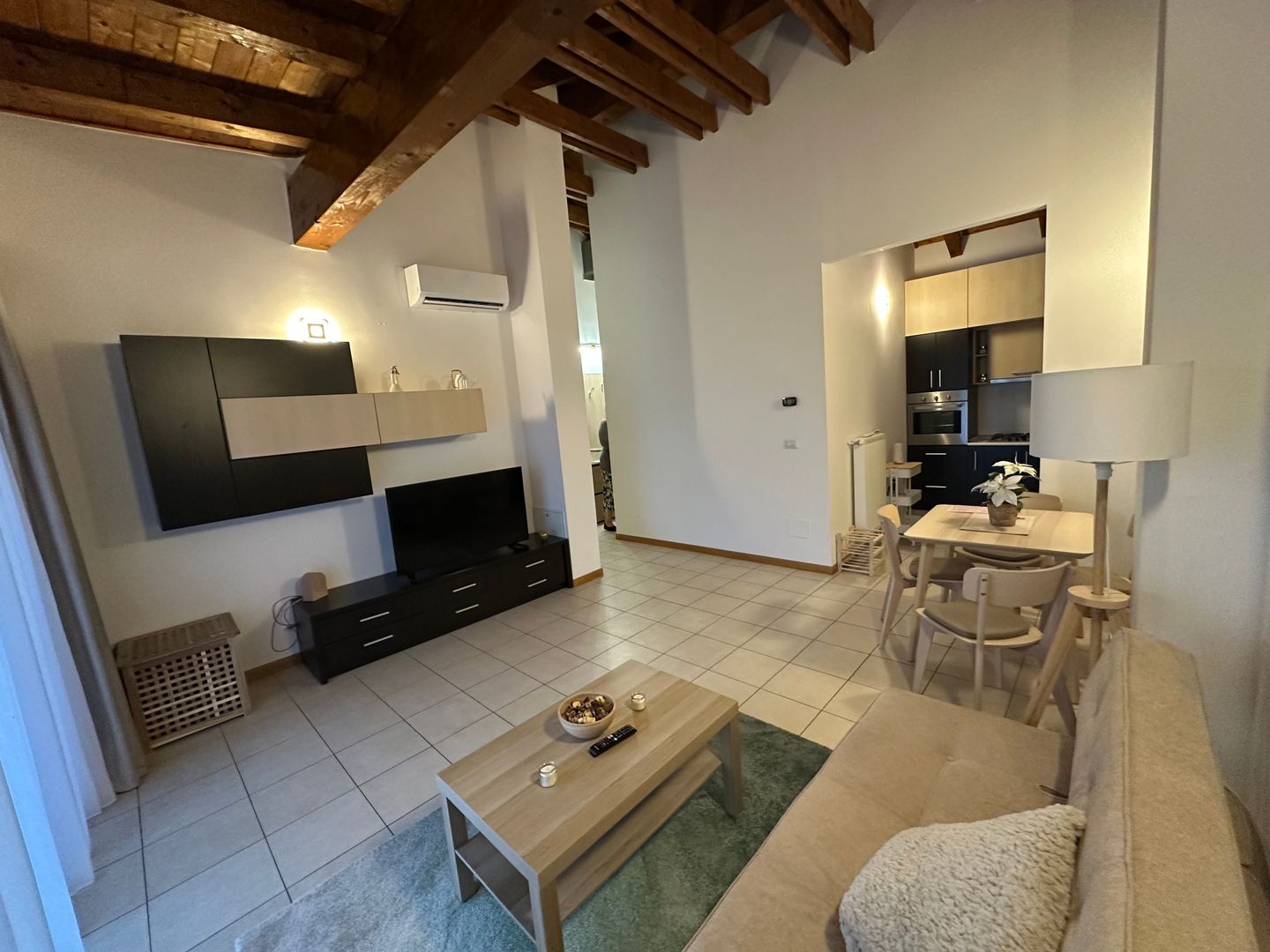 Apartment 2 canere la intrare in Dumbravita - Poză 2