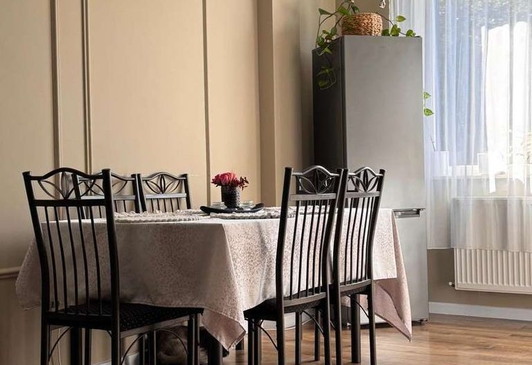 Vând apartament cu parcare subterană în zona Teilor Floresti - Poză 1