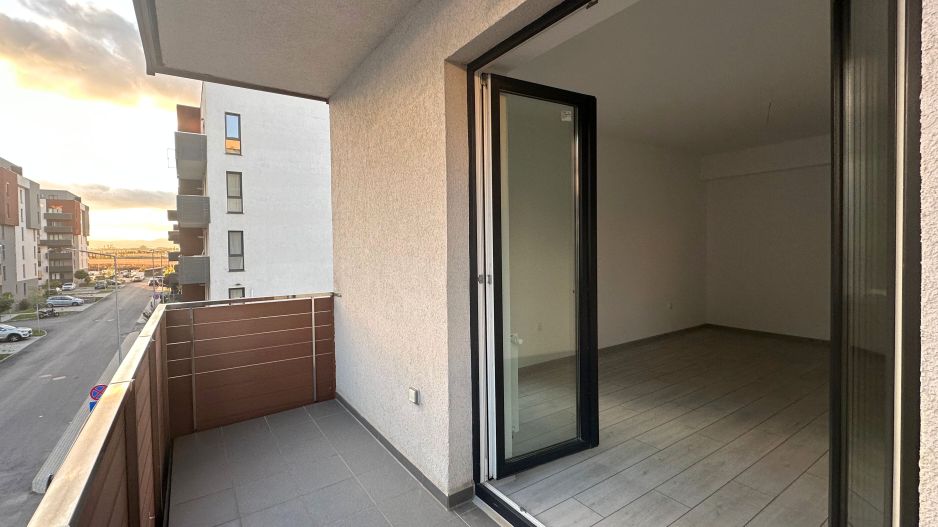 VÂNZARE APARTAMENT 2,5 CAMERE  NOU NELOCUIT - Poză 6