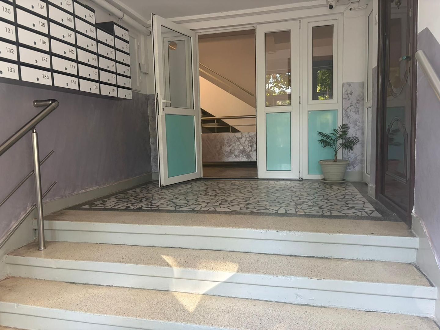 Apartament renovat cu doua camere semidecomandat, piata Domenii - Poză 9