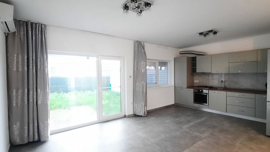 Locuinta cu 3 camere, curte si 2 locuri de parcare - Poză 2