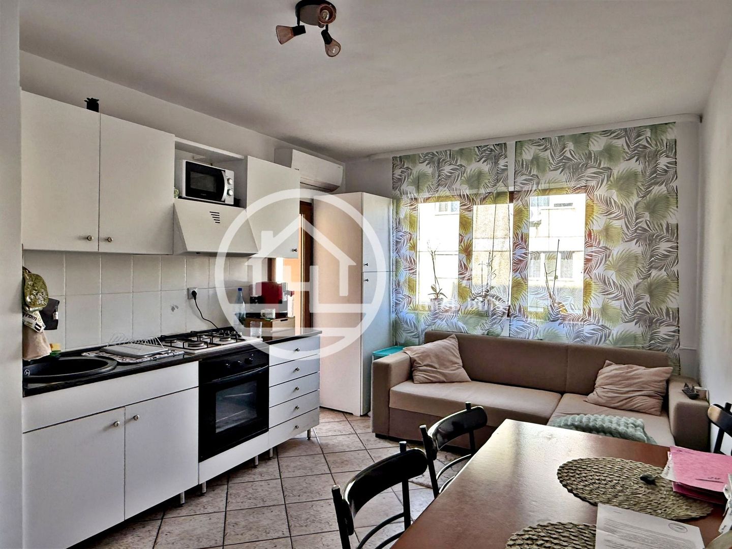 Apartament de vânzare 2 camere în zona Rogerius - Poză 2