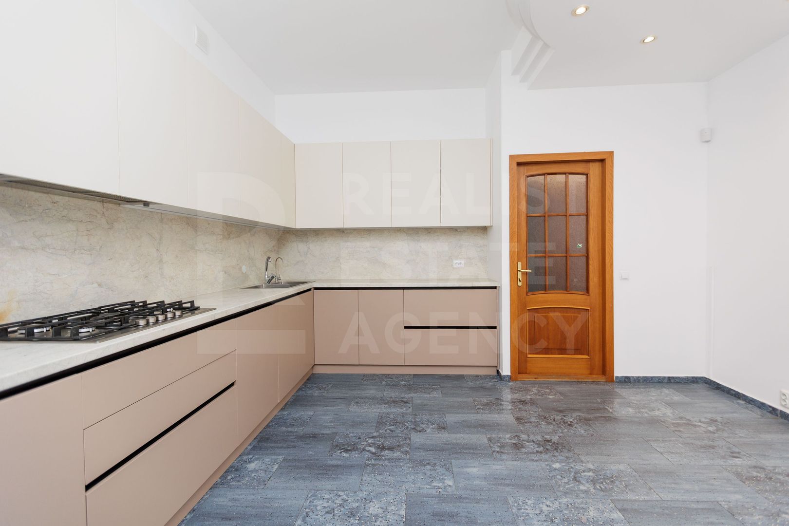 Chirie, casă, 7 camere, str. Galbena, Centru - Poză 4