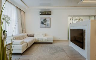 Vilă ultramodernă cu piscină - Poză 7