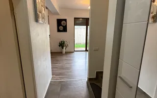 Casă înșiruită complet mobilată + curte+ 2 parcari în complex inchis! - Poză 22