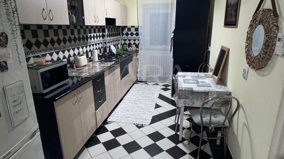 Apartament decomandat cu 3 camere, Zona Ion Meșter. - Poză 1