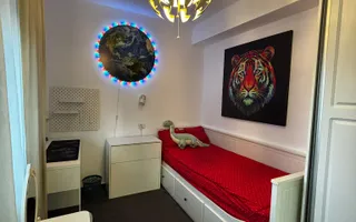Apartament Modern și Spațios cu Grădină Privată și 2 Locuri de Parcare Incluse! - Poză 13