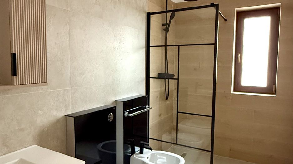 CASA TIP DUPLEX DESPARTIT PRIN GARAJ - Poză 18