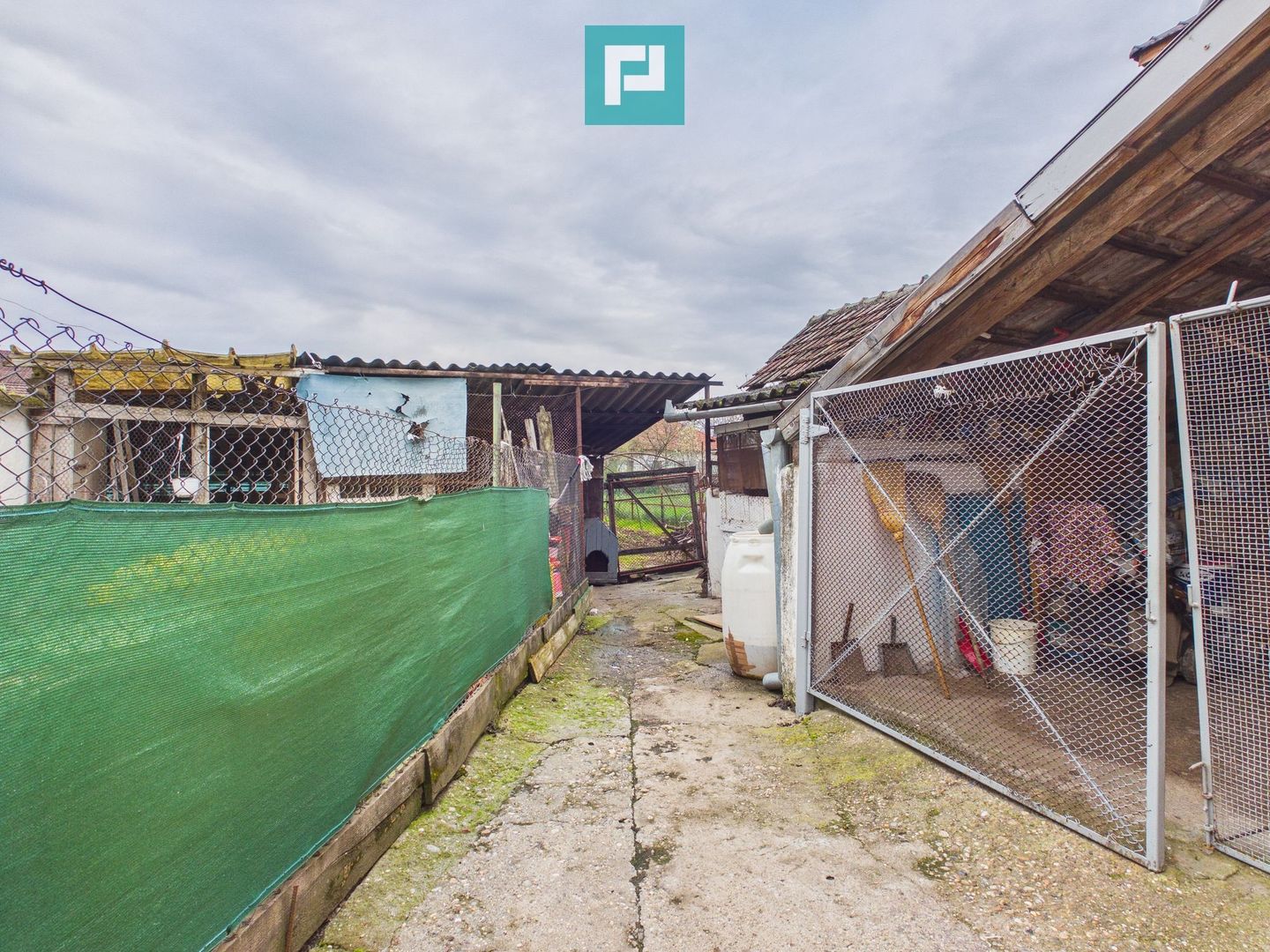 Casă 2 corpuri și 5 camere ultracentral în Curtici - Poză 16