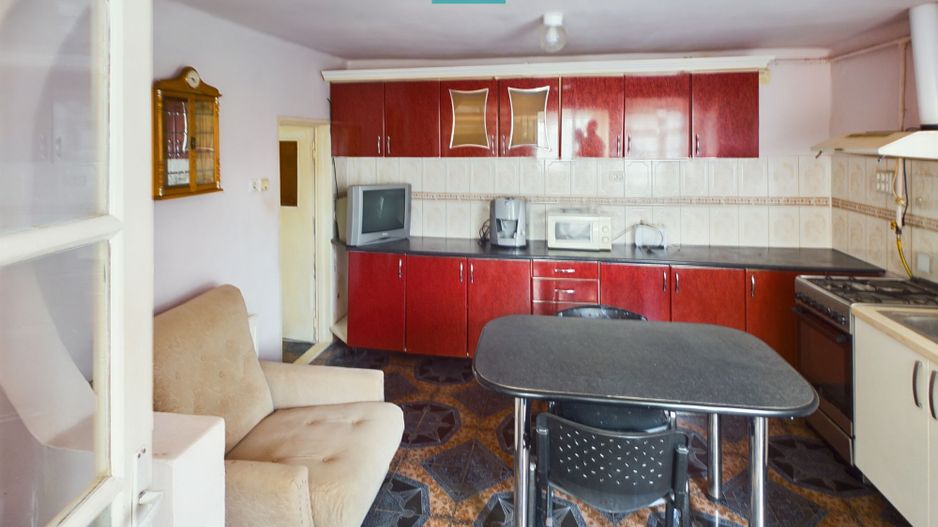 Casă cu 7 camere și 2 băi in Grădiște - Poză 10