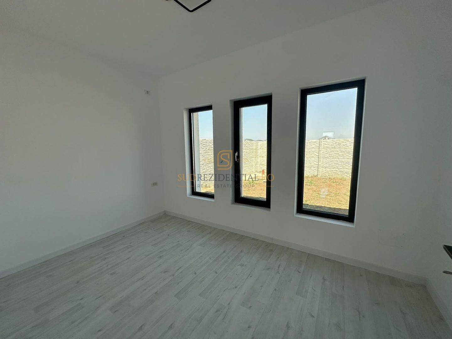 Casă individuală, 4 camere, teren 309 mp - Comuna Berceni - Poză 14