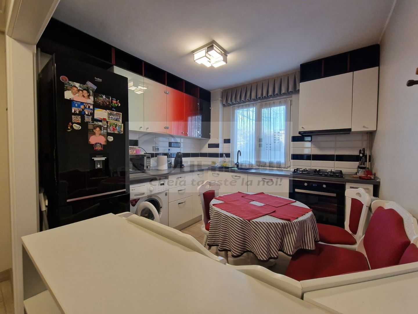 Liber, mobilat modern, apartament 3 camere, Tatarasi Posta, etaj 3/4 - Poză 1