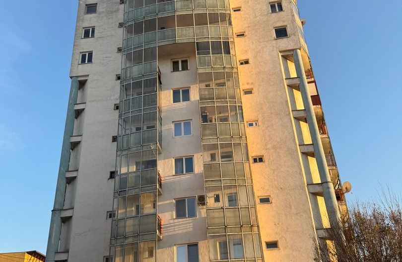 partament spațios, 80 mp, 2 băi, 2 balcoane - Poză 1