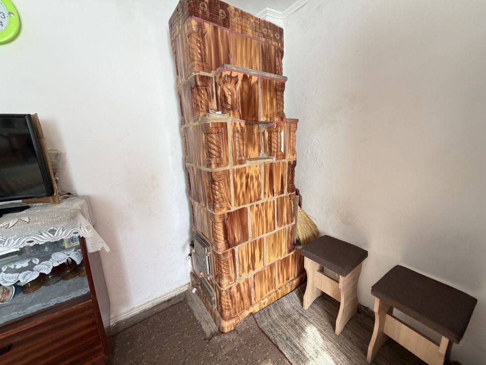 Casa Batraneasca la 8 km de Topoloveni - Poză 16