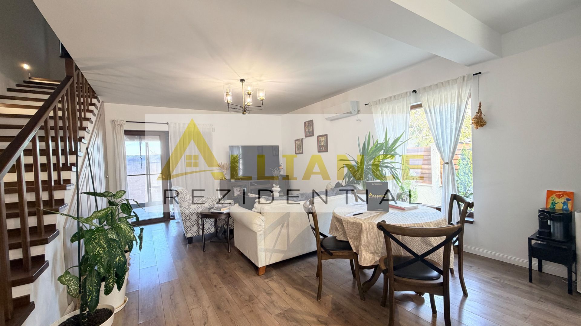 casa cocheta cu 4 camere, P+1E+M, complet mobilata si utilata - Poză 5
