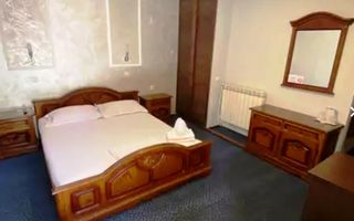 Pensiune cu 18 camere in centrul Brasovului - Poză 13