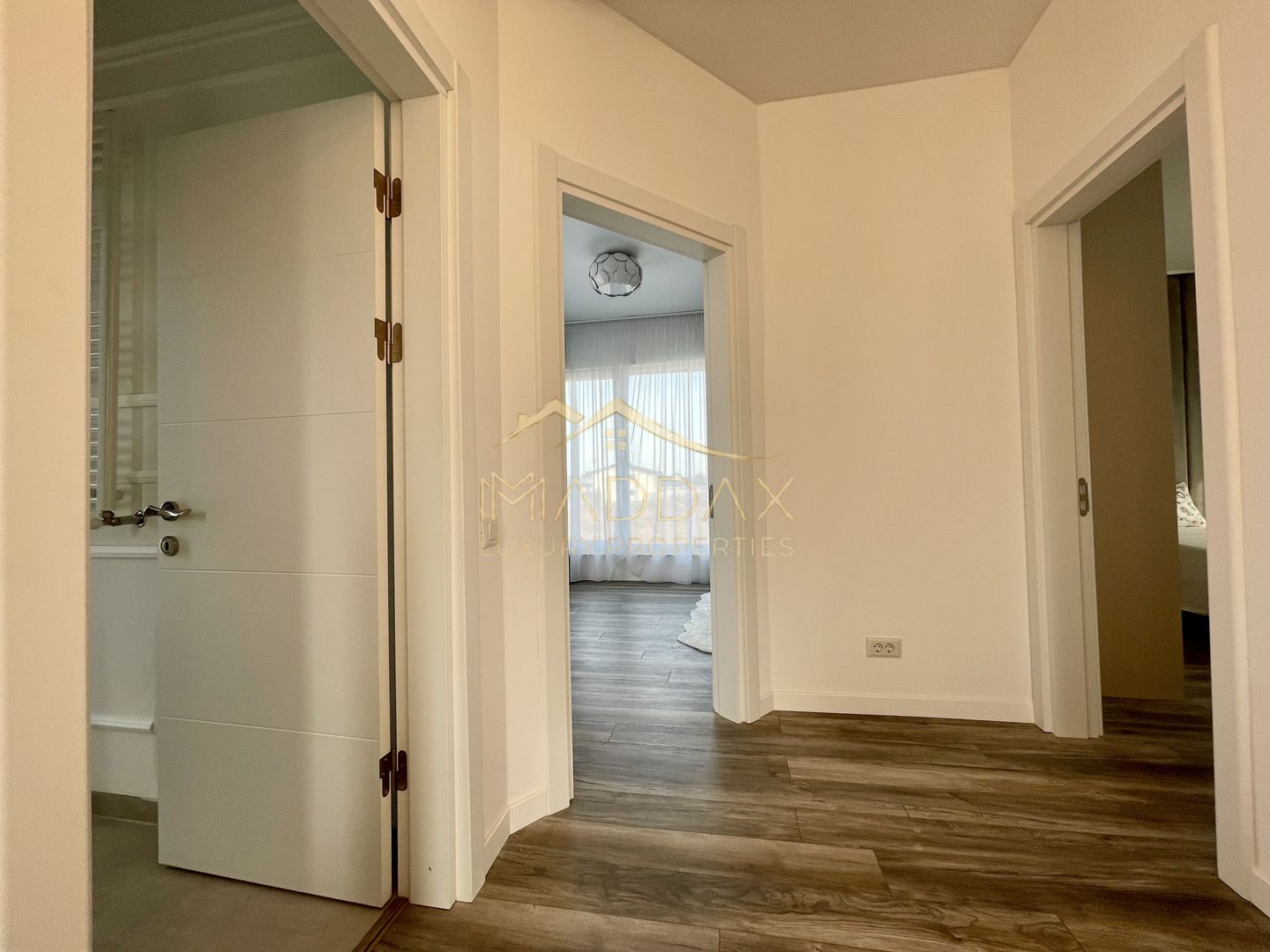 Vila individuala_P+1 ***4 camere***380 mp teren//Tamasi-CORBEANCA - Poză 8