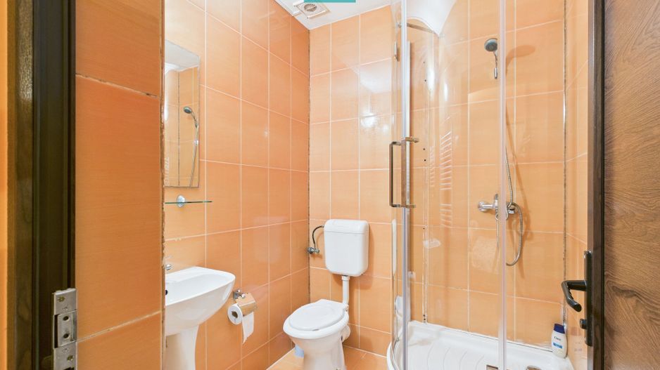 Casă și clădire de apartamente la Orțișoara - Poză 9