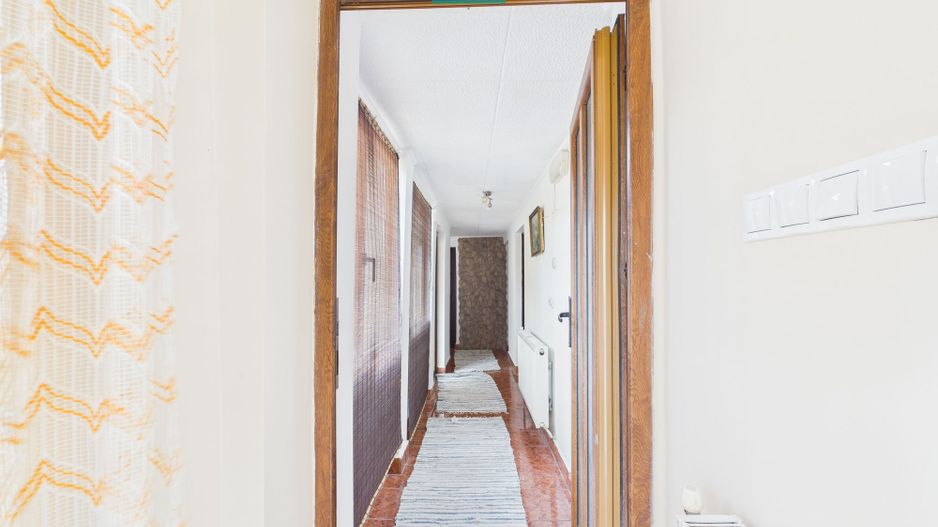 Casă cu teren 930 mp în Becicherecu Mic - Poză 5