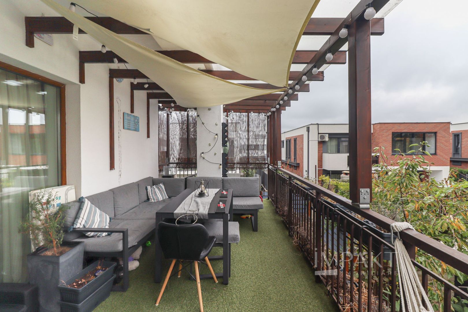 Apartament spatios cu balcon si terasa, complet mobilat, Europa! - Poză 17