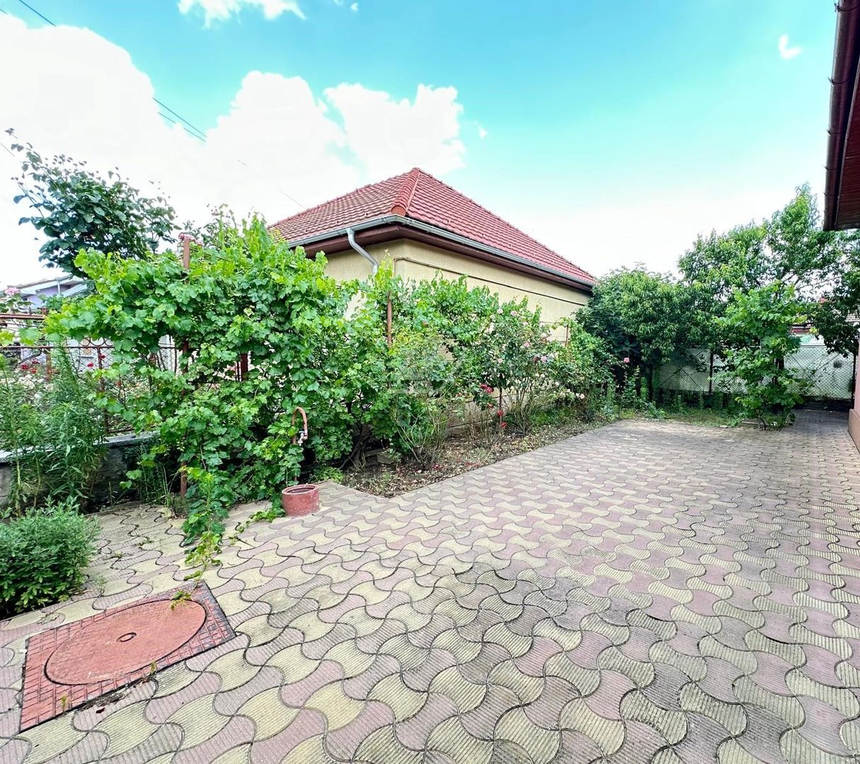 Casa individuala cu 5 camere decomandate. Pozitie excelenta. DIsponibila imediat - Poză 16