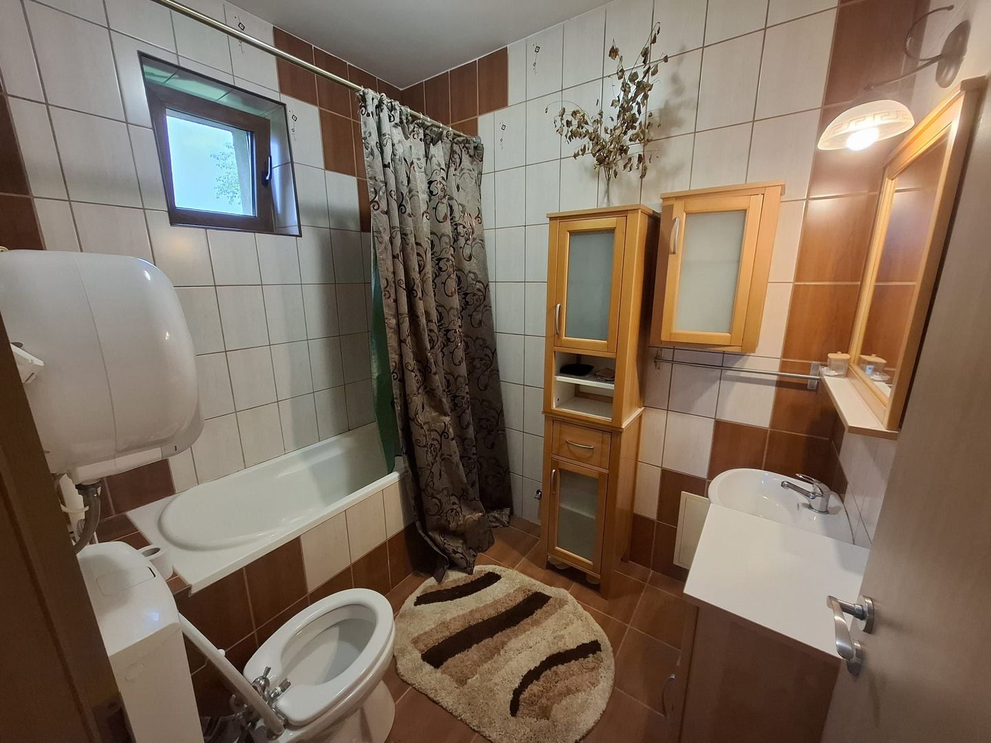 Casa individuala intima cu teren mare in Avrig, Sibiu - Poză 4