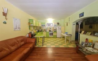 Cu 4.200mp teren, Vila cu potential turistic, in inima Predealului - Poză 3