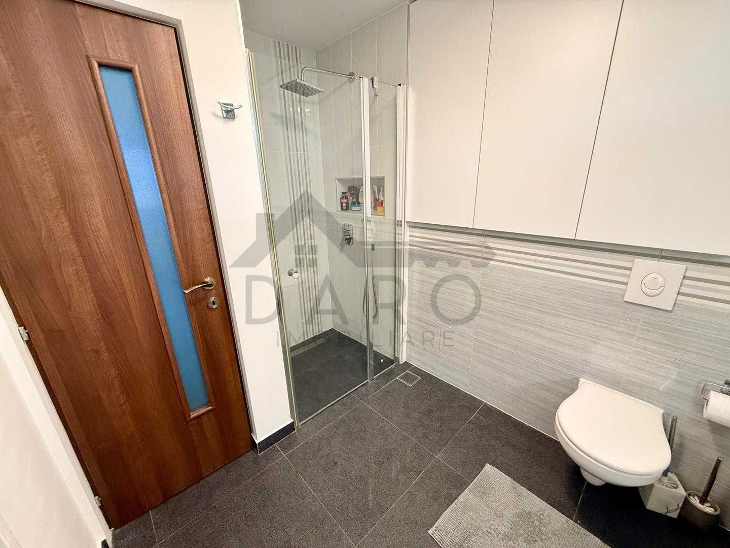 Apartament cu 2 camere, decomandat, etajul 3, complet renovat, ideal pentru locuit sau investiție, situat in cartierul Tudor, str Moldovei. - Poză 5