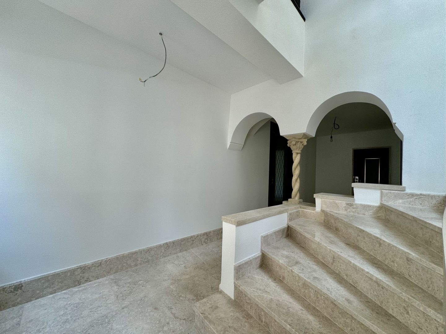 Primaverii vila 650 mp stil arhitectonic neoromanesc - Poză 2