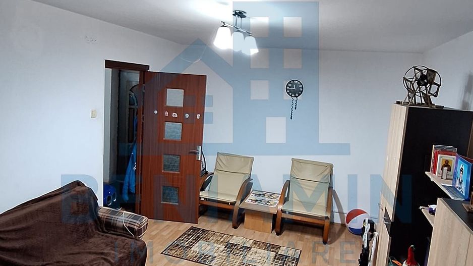 Apartament decomandat 2 camere Rovine Dezrobirii etaj 3 - Poză 1