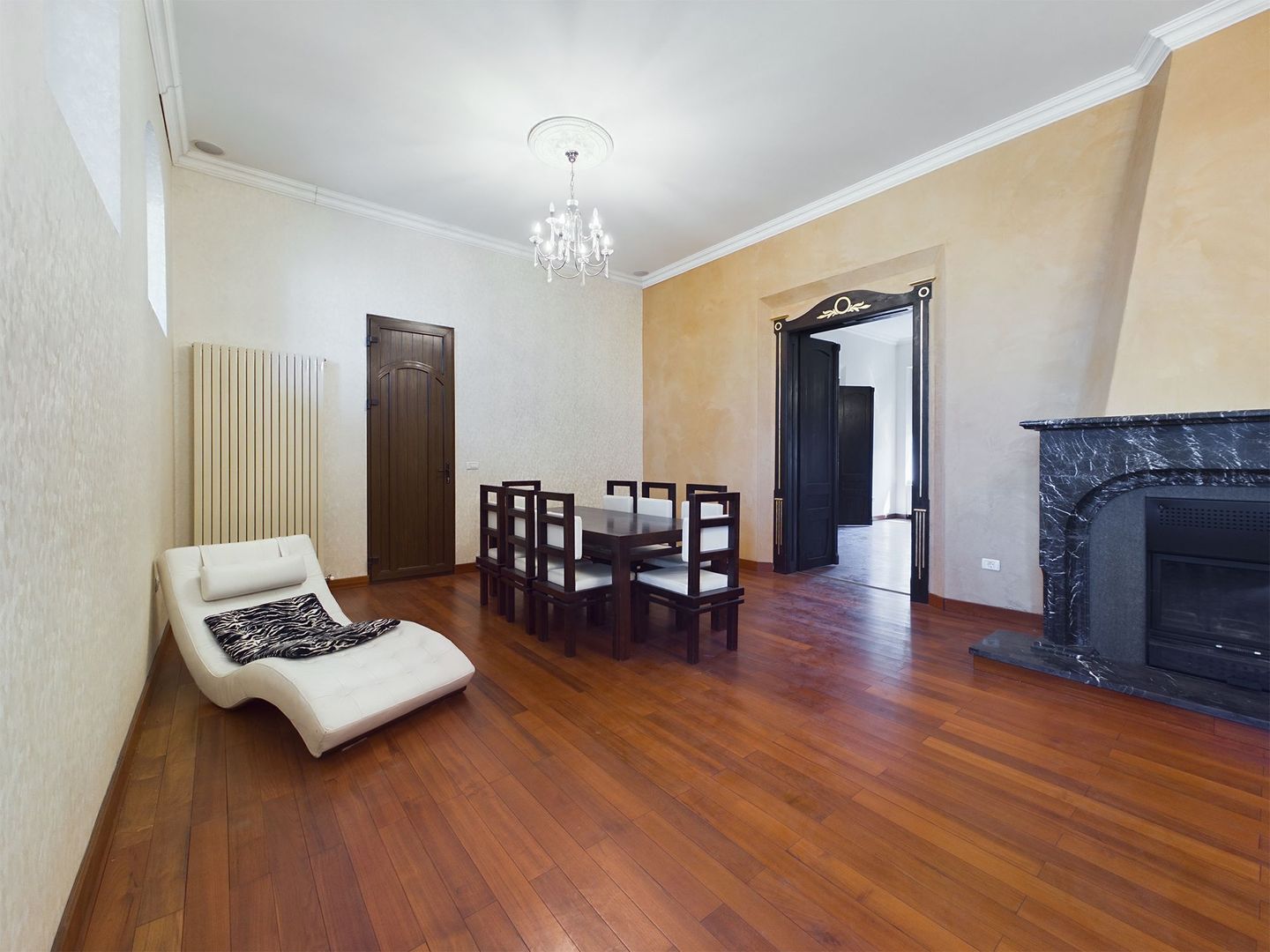 Apartament deosebit cu 4 camere, strada Cloșca - Poză 2