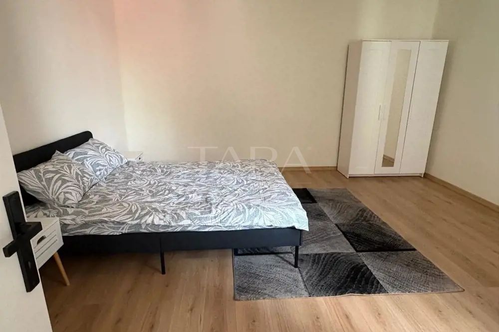 Casă centrală renovată, mobilată și utilată, zona Platinia - Poză 3