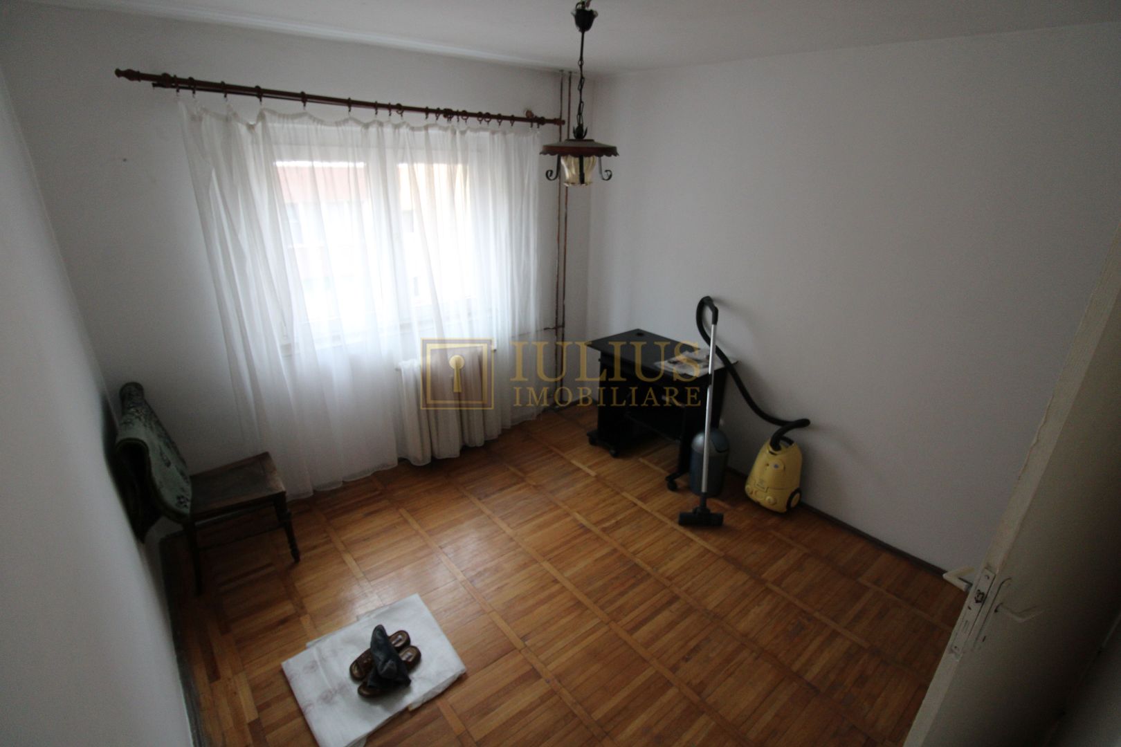 3camere, ideal pentru cei ce doresc sa renoveze de la zero un apartament. - Poză 15