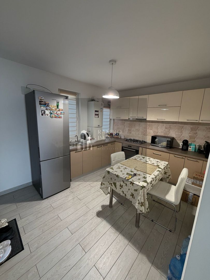 Vila de vanzare P+1+M 132MP / Brgadiru/ 145000 negociabil - Poză 3