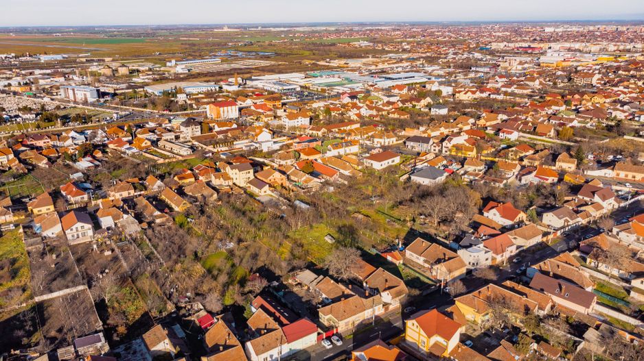 Casă cu teren generos în Pârneava - Poză 3