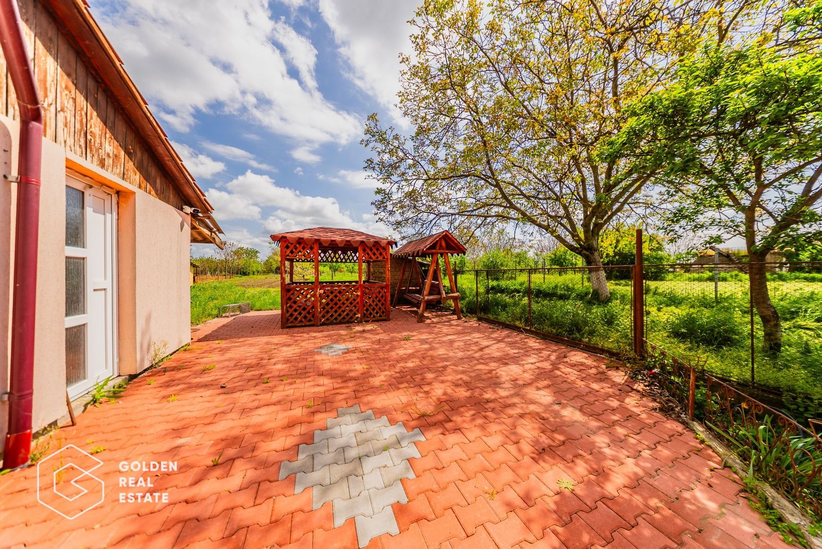 Casa situata in comuna Seitin, la cheie - Poză 2