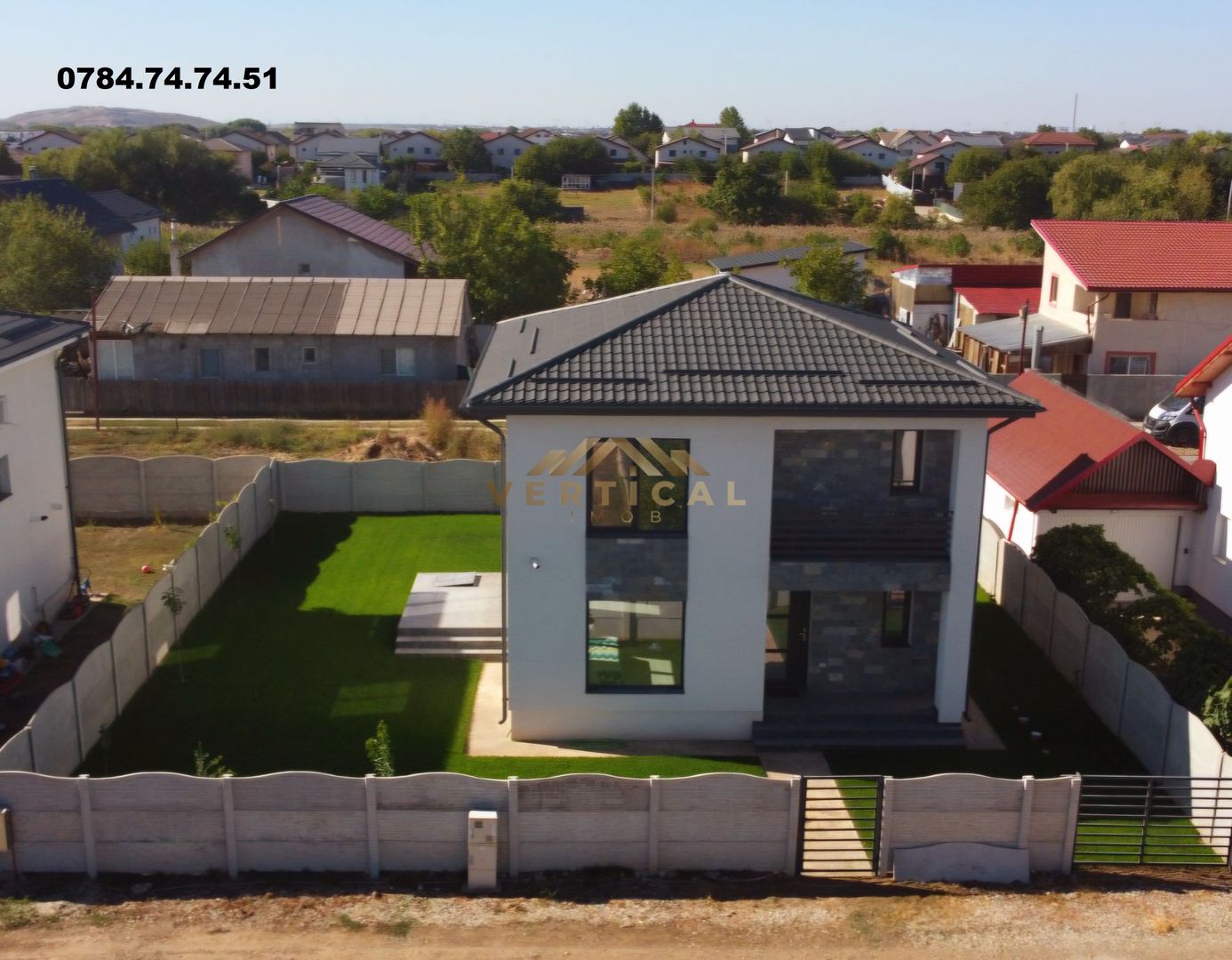 Vila in centrul comunei Berceni - Poză 2