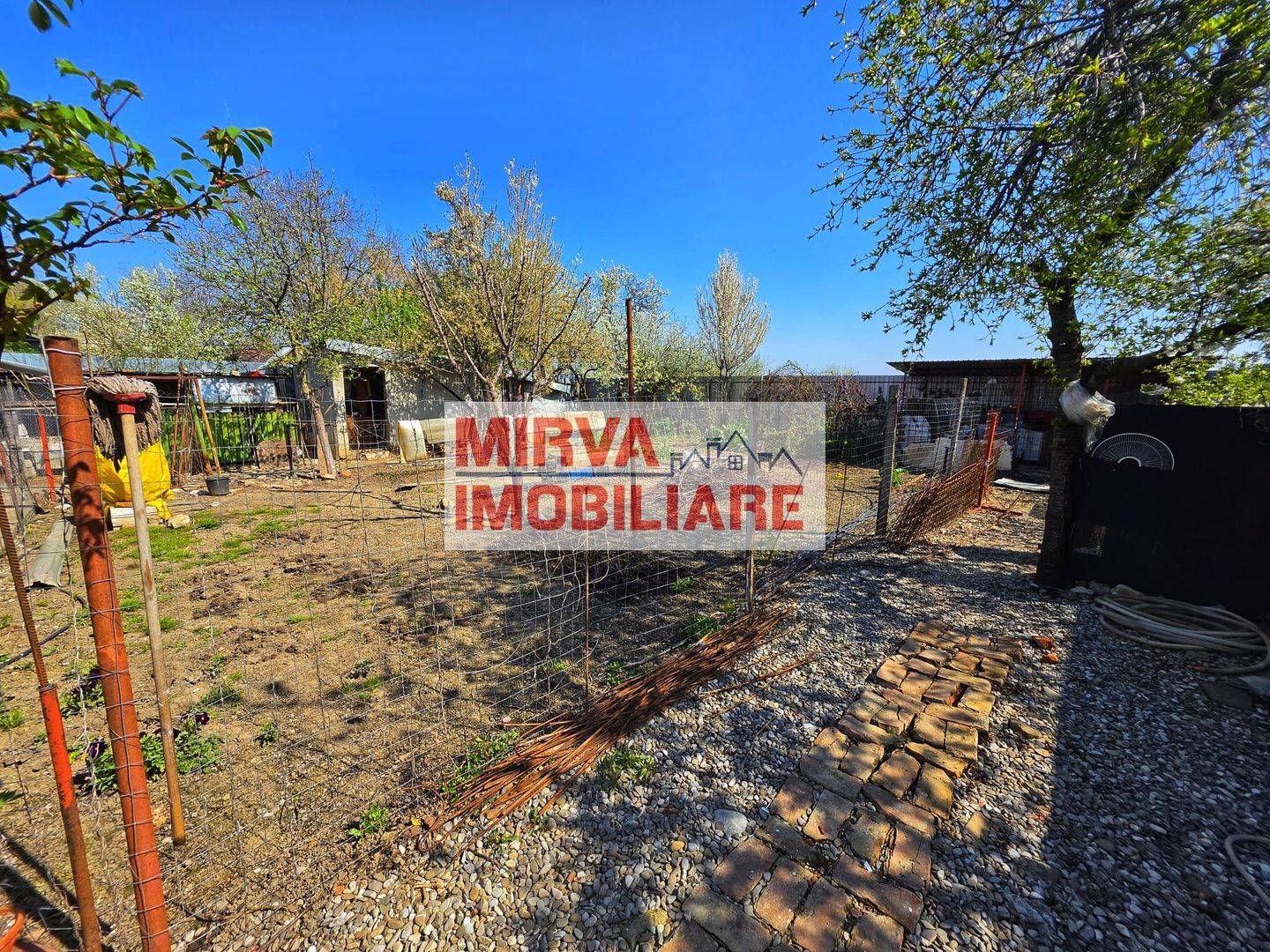 Casă 4 camere, 685 mp teren, renovată 2011 – Mănești, Zalhanaua - Poză 3